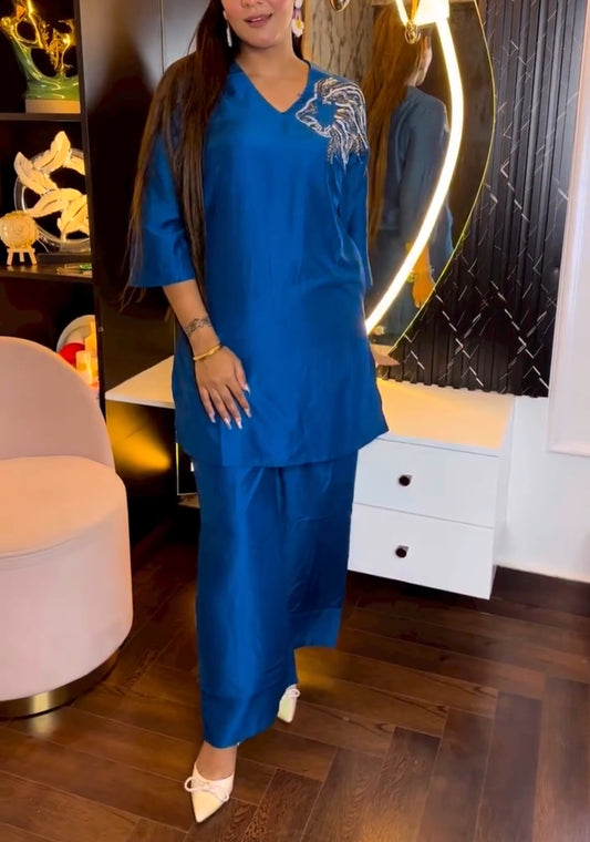 Lion Embroidered Set