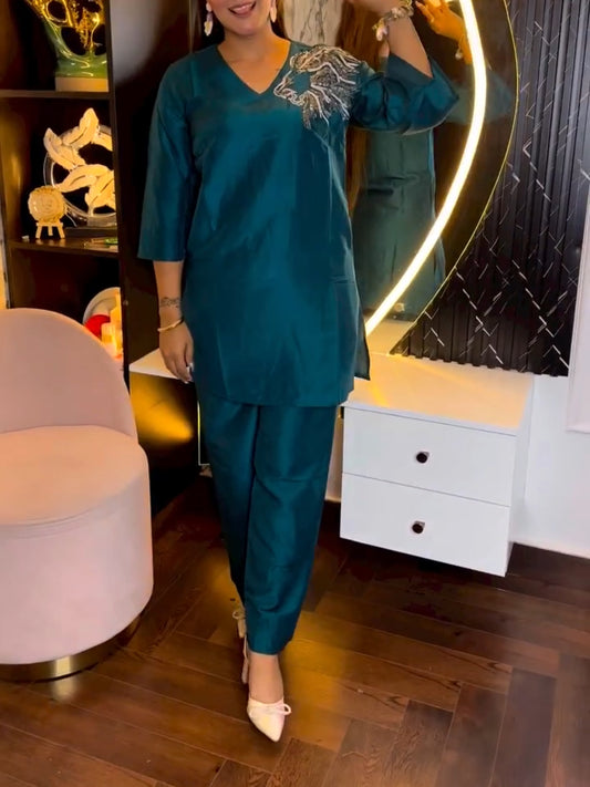 Lion Embroidered Set